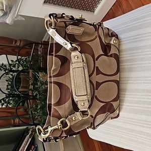 COACH Carly Signature Jacquard Hobo Shoulder bag in Khaki/Brown with Gold Accent